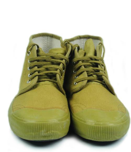中国工厂廉价绿色军鞋工作运动鞋农民防滑男士橡胶休闲鞋鞋靴运动鞋